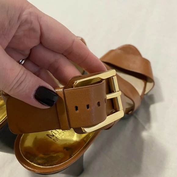 😍 Michael Kors Carla Cognac Brown Leather
Platform Sandal✨ - Picture 3 of 14